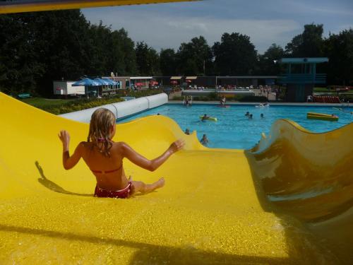 Peldbaseins, Vakantiepark Bosmeer Friesland in Weststellingwerf