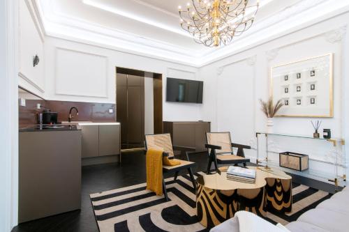 Antique Glam Apartment in Old Town Prague, Praha (fotografie 8)