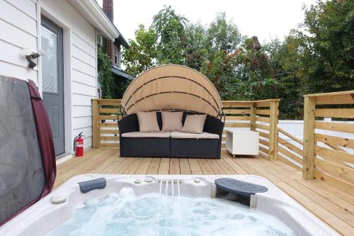 Best XL Home To Visit NYC+Hot Tub+Newark Airport+Free Parking in Hillside, USA