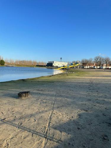Strand, Phitina's tiny house jabbeke - Oostende - Brugge in Jabbeke