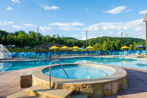 Swimming pool, The Lodge at Camp Margaritaville in Pigeon Forge (TN)