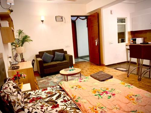 Noida Studio Apartment - Super Luxury Place