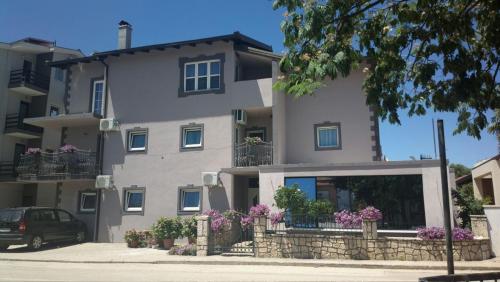 Bejárat, St Michael in Bijakovici