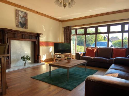 Big house - 6 beds, 5 bathrooms - Not to be missed, 5 mins to M1 gîte à louer Long Eaton