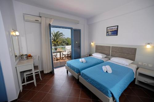 Skiros Palace Hotel Set in a prime location of Skyros, Skiros Palace Hotel puts everything the city has to offer just outside your doorstep. The property offers a wide range of amenities and perks to ensure you have a gr