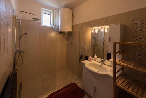 ห้องน้ำ, Árnyas Vendégház , Lila akác apartman (Arnyas Vendeghaz , Lila akac apartman) in บาลาตองโบกลาร์