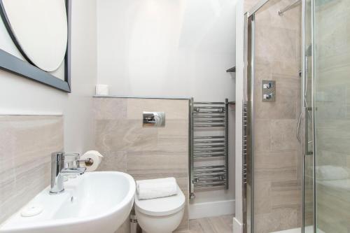 Banyo, Coldharbour Suites in Westbury on Trym