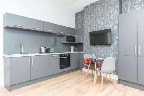 Coldharbour Suites 5