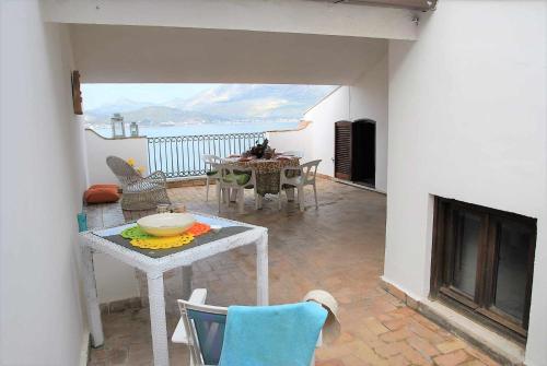 Casa Belvedere vista mare nel centro storico - image 5