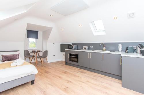 Coldharbour Suites 1