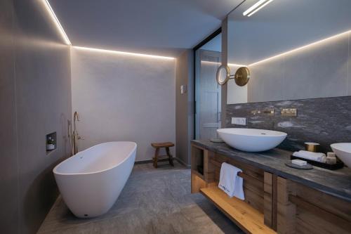 Suite with Mountain View