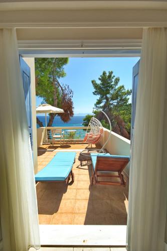 Alonissos Beach Bungalows And Suites Hotel - image 3