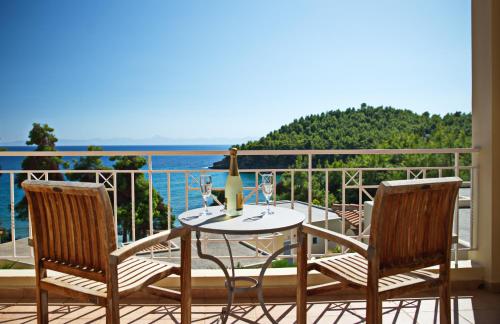 Alonissos Beach Bungalows And Suites Hotel