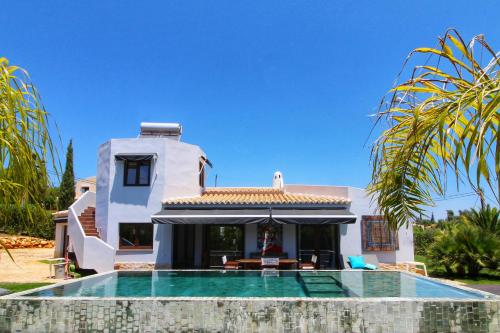 Beautiful Algarve Pool Villa Bali 15min to beach