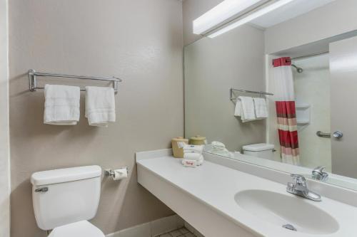 Red Roof Inn Meridian - image 14