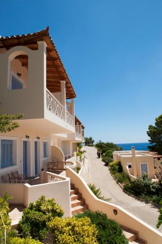 Alonissos Beach Bungalows And Suites Hotel - image 11