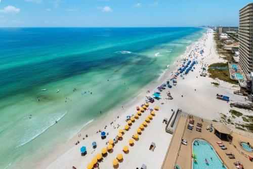 Pet Friendly-Sleeps 8- Gulf Front Master with Balacony