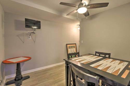 Convenient Galveston Apartment half Mi to Beach in Galveston, USA