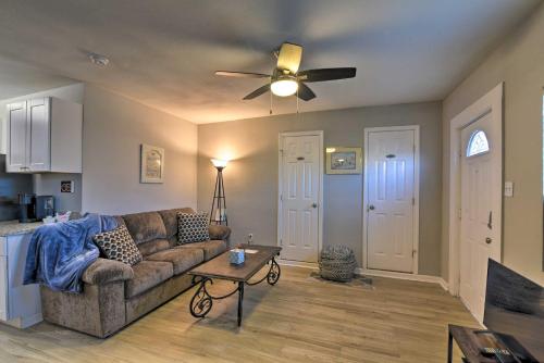 Convenient Galveston Apartment half Mi to Beach - Galveston