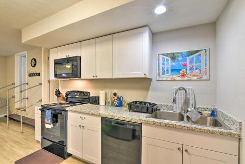 Convenient Galveston Apartment half Mi to Beach in Galveston, USA