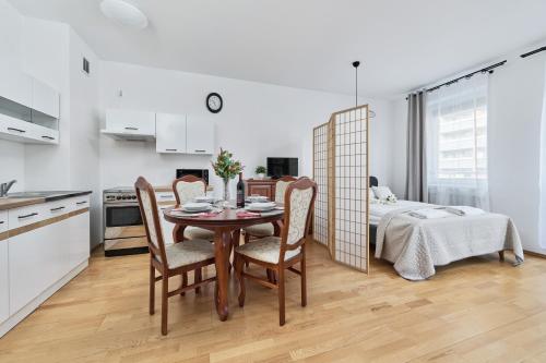 Apartments Wrocław Bajana by Noclegi Renters - image 3