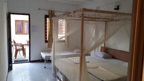 Economy Double Room image 8