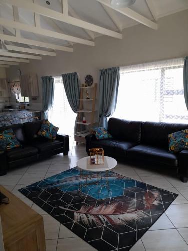 Cozy 3 bedroom 6 sleeper secure house