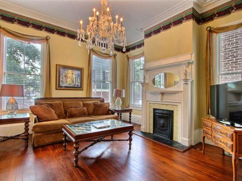 Washington Square Manor - image 10