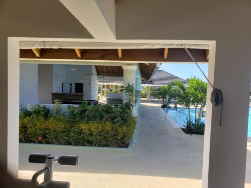 泳池, Breathtaking Villa At The Crest in 植物村