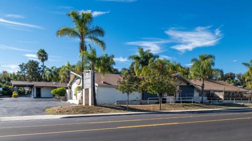Fallbrook Country Inn - image 13