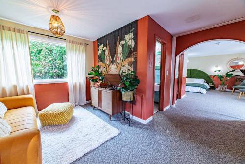 The Springs Motel - image 2