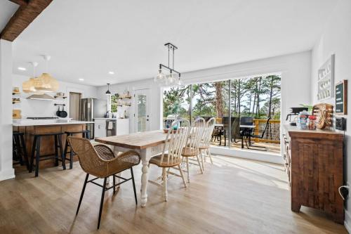 Loblolly Pines - Private Bike Trail IN Backyard! - Sleeps 12!