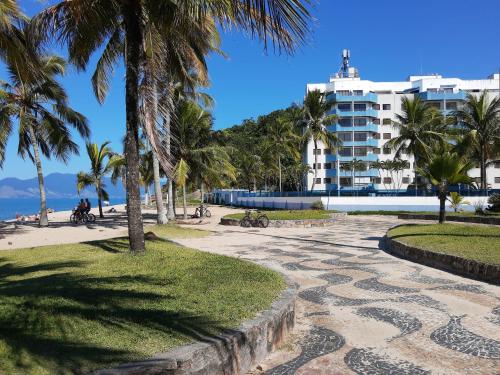 Pé na Areia Martim de Sá Caraguatatuba