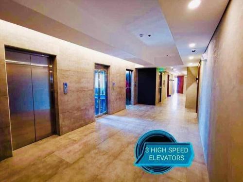 Upper story serviced apartment