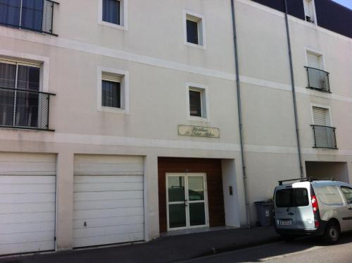 ทางเข้า, Les Pastels in ลา รอช-ซูร์-ยง