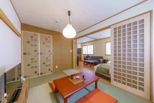YADOYA Fukurou, Tokio