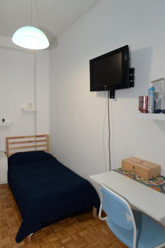 Emilios Home Entire Apartament up to 7 people, Рим (фото 7)