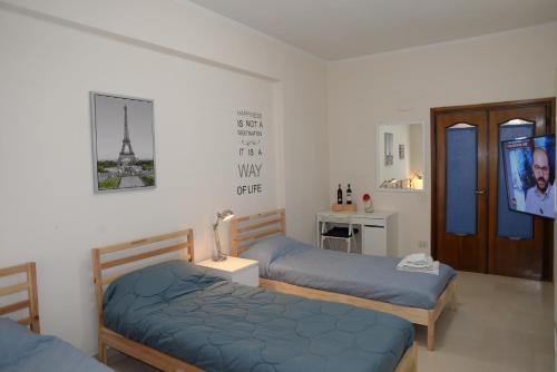 Emilios Home Entire Apartament up to 7 people - image 9
