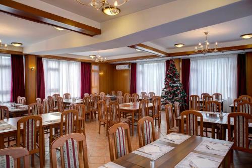 Restaurant, Hotel Damis in Pale