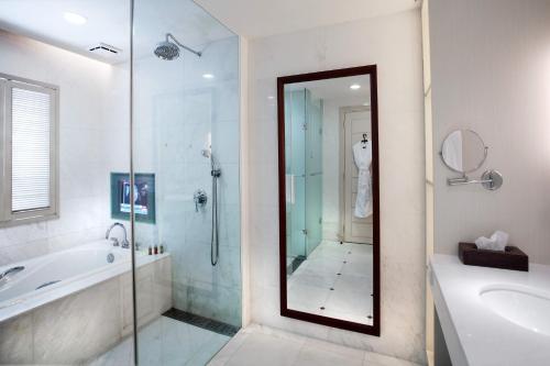 Executive Double Room image 2