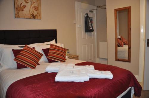 Compact Double Room En-suite with shower