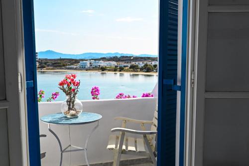 Beachfront Bocamviglies Rooms - Naoussa Bespoke View 3