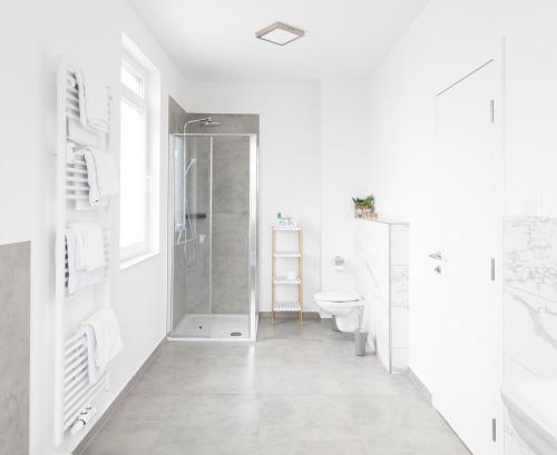Moderne 2 Zimmer Ferienwohnung mit Dachterrasse - 95qm 15.6km von Beverstedt entfernt