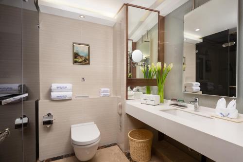 room detail thumbnail 2