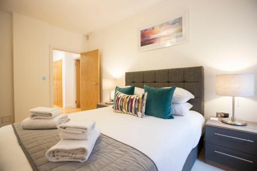 Urban Livings The King Edward II Luxury Apartment in the heart of Windsor - image 6