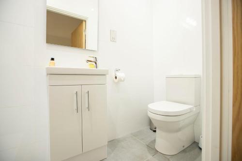 Urban Livings The King Edward II Luxury Apartment in the heart of Windsor - image 8