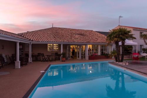 ทัศนียภาพ, Le Manoir de l'antiquite in ชาลอง