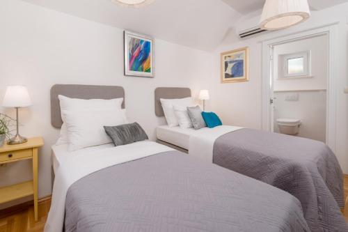 Holiday house in Murvica with sea view terrace air conditioning WiFi 3756-1 - image 2