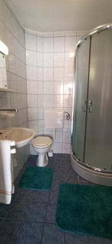 2 twin beds, 2 sofa beds
