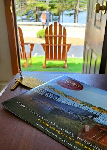 Birch Knoll Motel in Laconia, USA